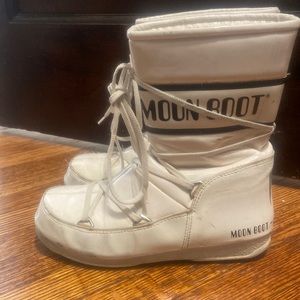 SOLD - Moon Boots